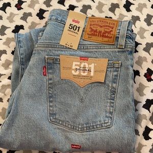 Women’s Levi 501 jeans 31x32 high rise straight leg